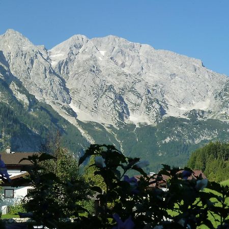 Pension Schoene Aussicht Kuchl Exterior photo