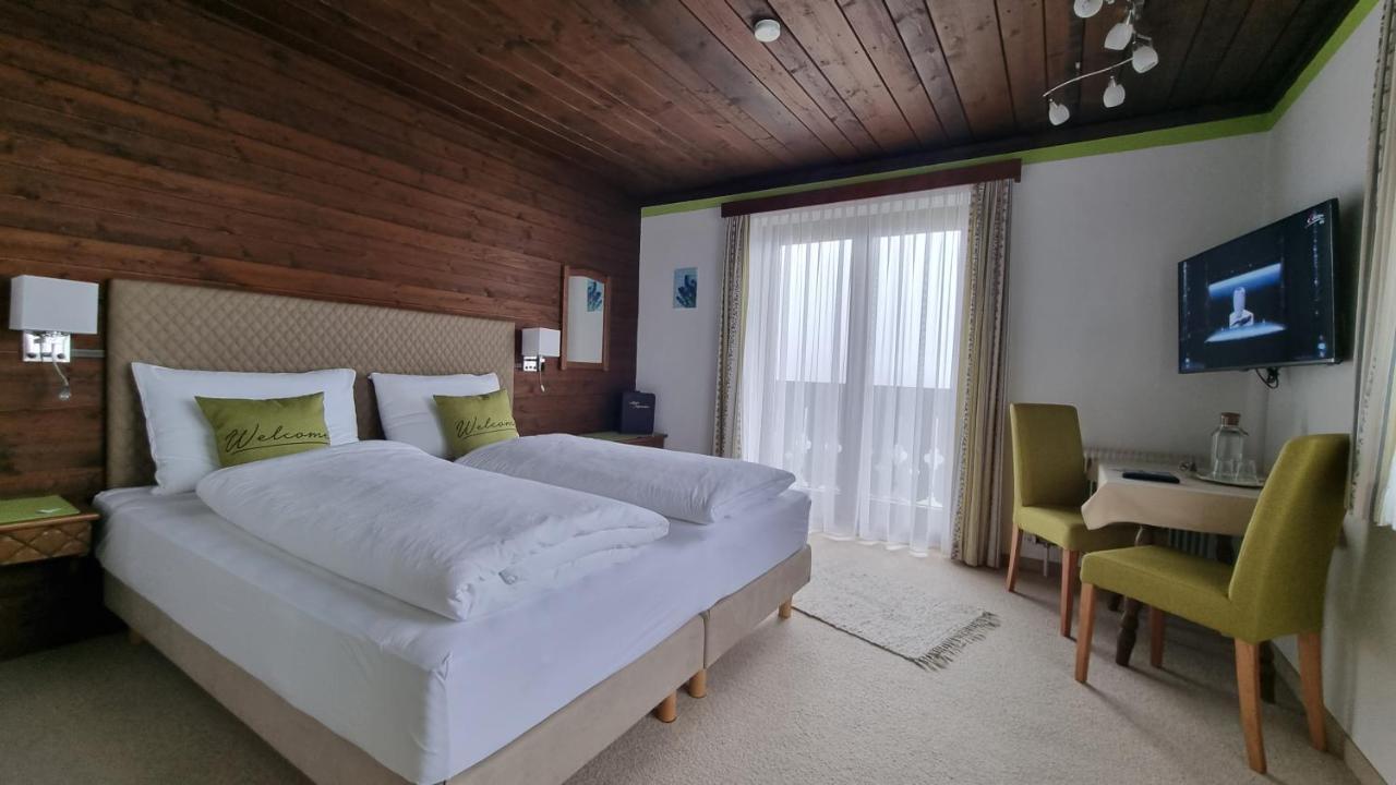 Pension Schoene Aussicht Kuchl Exterior photo