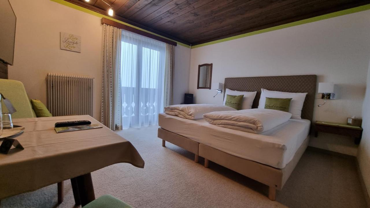 Pension Schoene Aussicht Kuchl Exterior photo