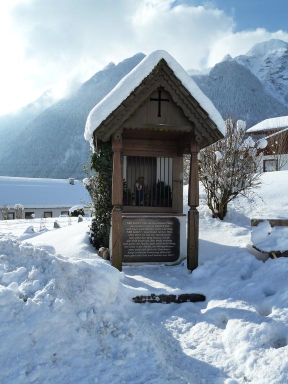 Pension Schoene Aussicht Kuchl Exterior photo