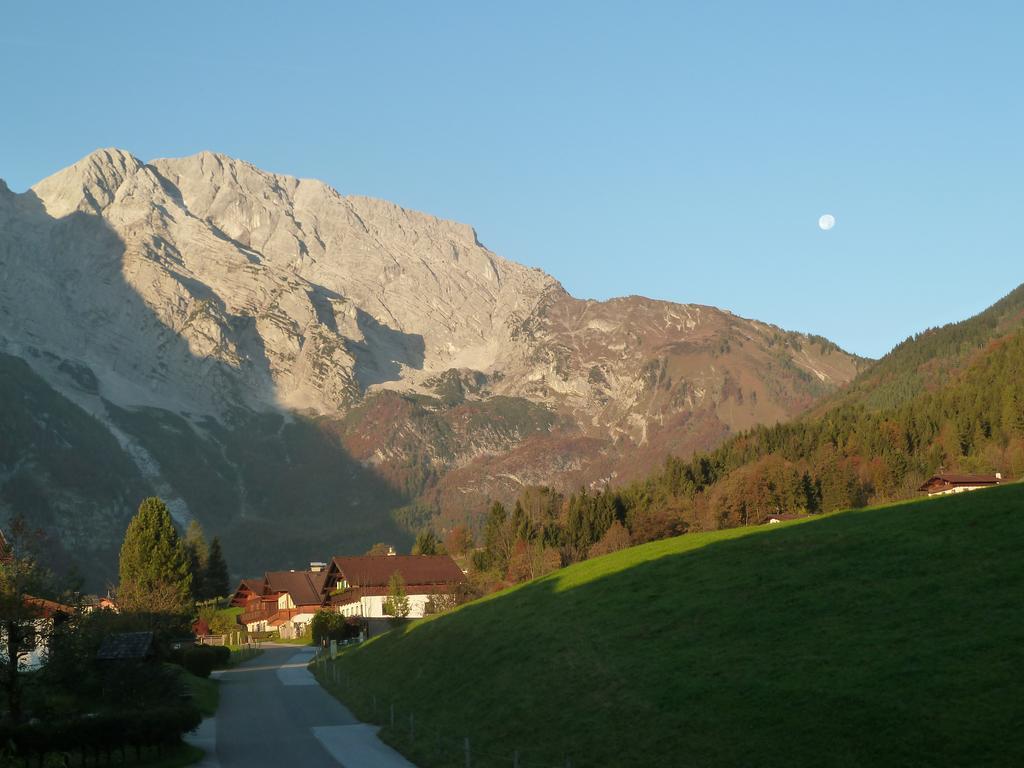 Pension Schoene Aussicht Kuchl Exterior photo